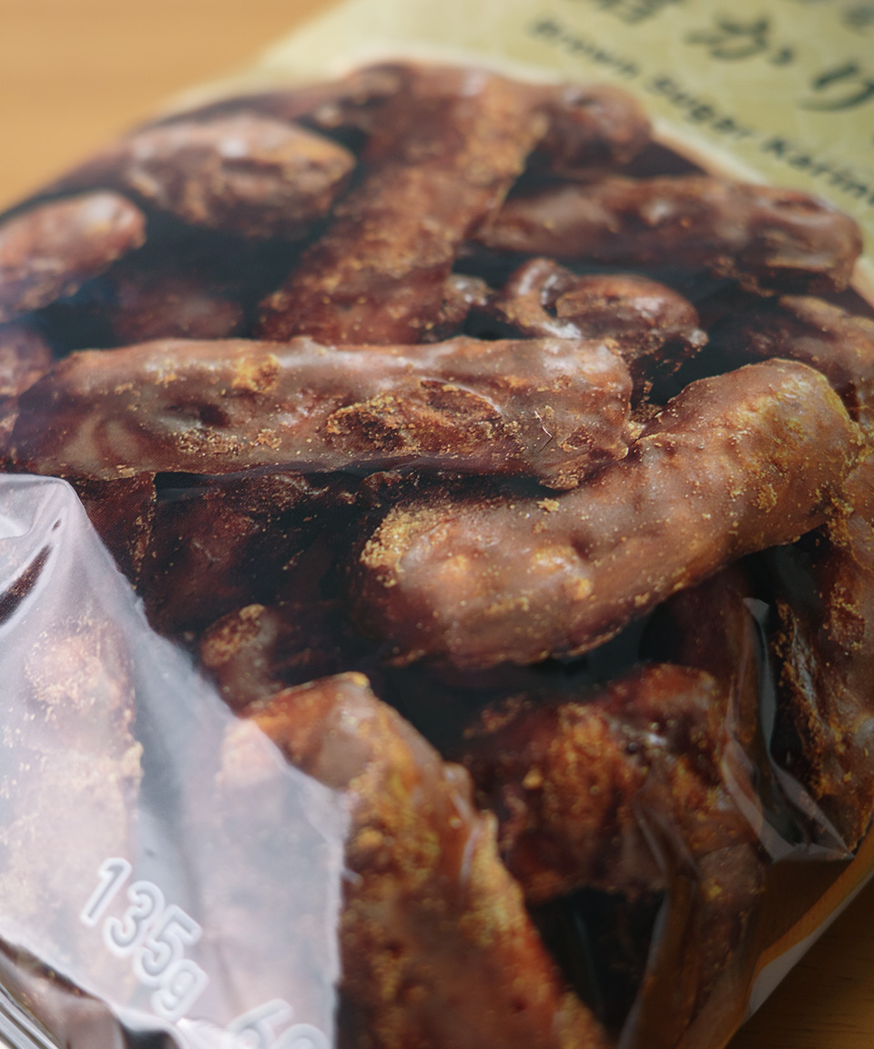 패밀리마트 참깨 흑당 카린토우 135g 일본 편의점 간식